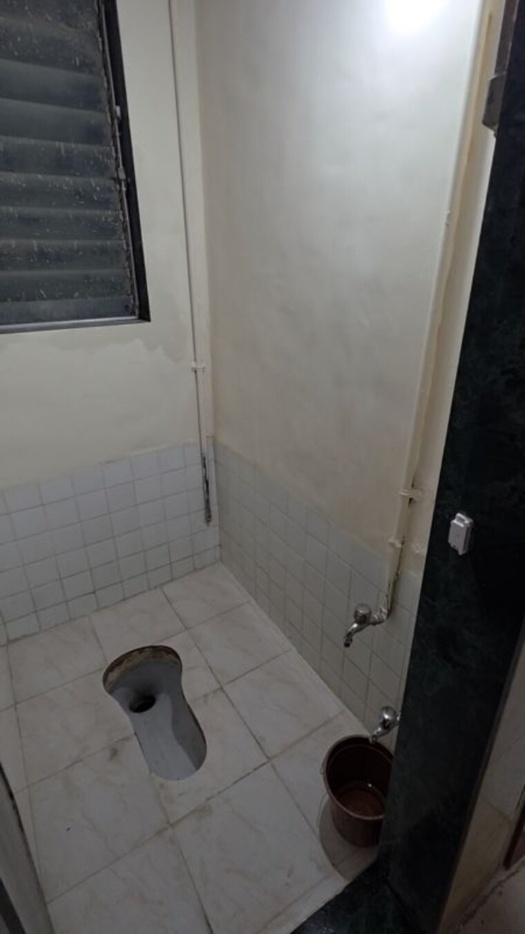 Bathroom, suchita-chs 1.5 Bedroom 704 Sq.Ft. Apartment In Santacruz East Mumbai 10539104