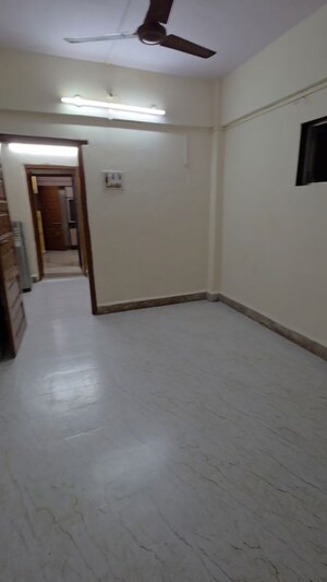 Room in 1.5 BHK Apartment at Suchita CHS, Santacruz East – for Rent