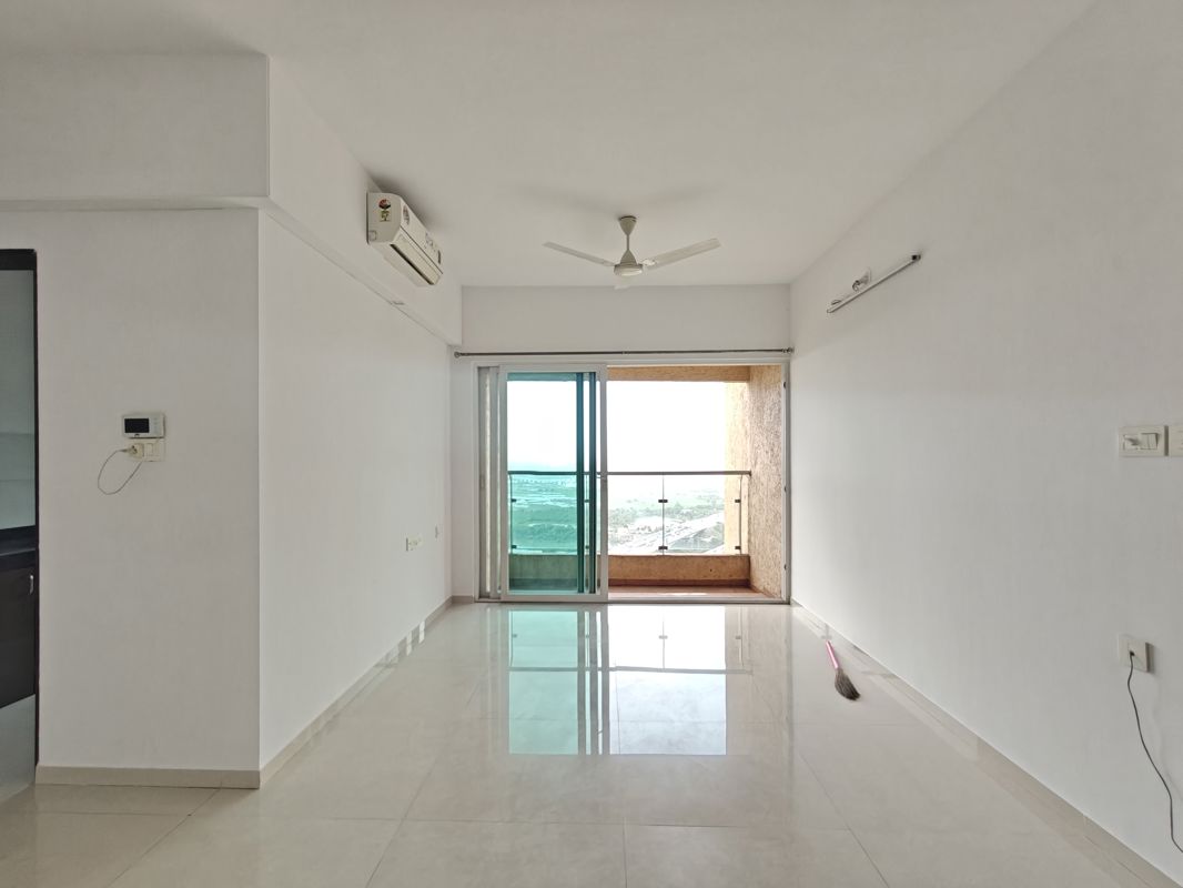 2 BHK 848 Sq.Ft. Apartment in Rustomjee Urbania Azziano