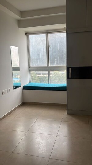 Room in 2 BHK Apartment at Bhartiya City Nikoo Homes II, Thanisandra Main Road – for Rent