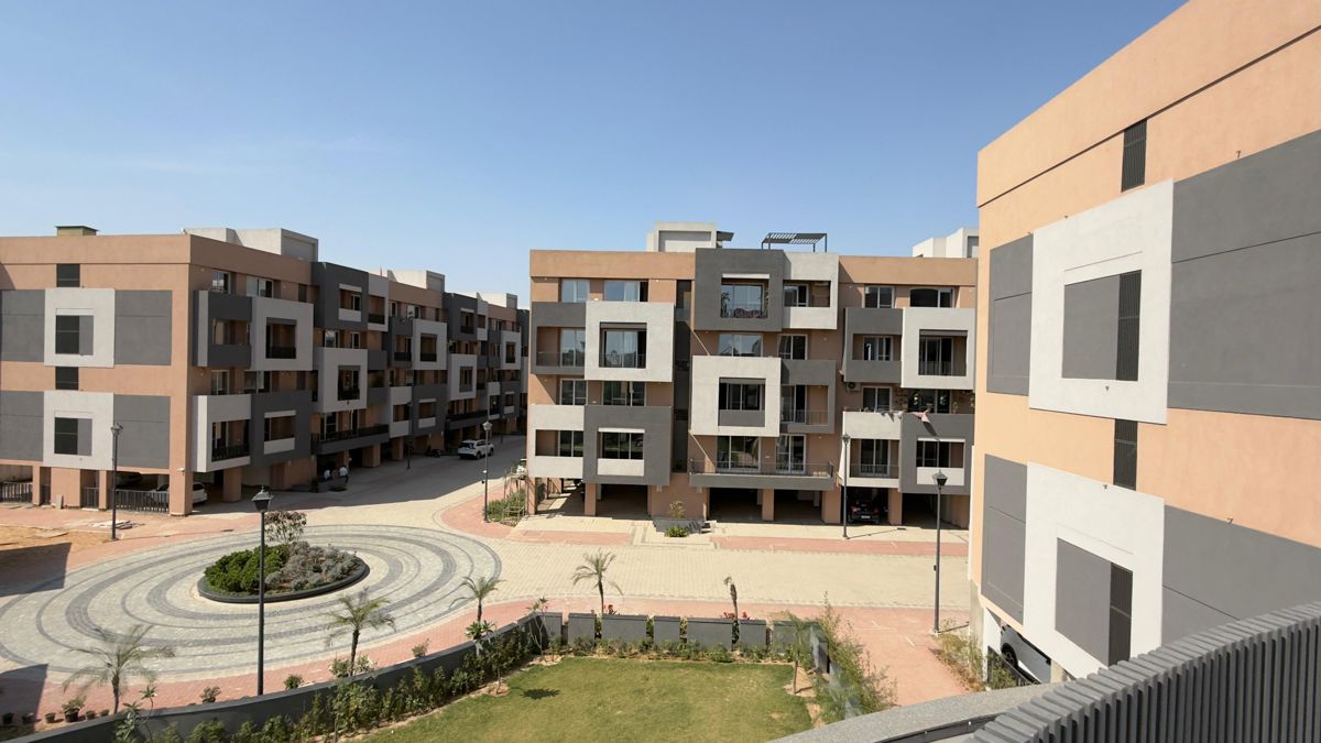 3.5 BHK + Servant Room 2100 Sq.Ft. Apartment in SAV Gulnaar Meadows