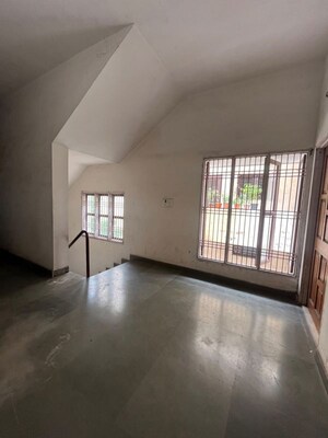 Room in 2 BHK Independent House at Uppadhyay Nagar – for Rent