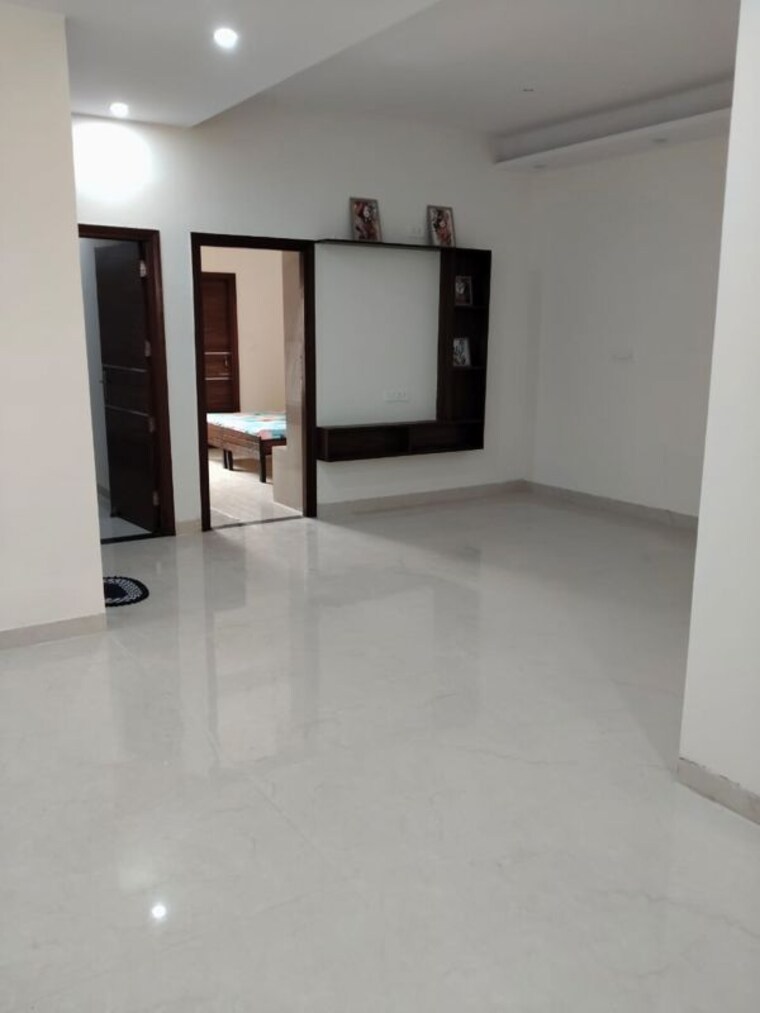 Room, sector 125 3 Bedroom 1350 Sq.Ft. Apartment In Sector 125 Kharar 10539179
