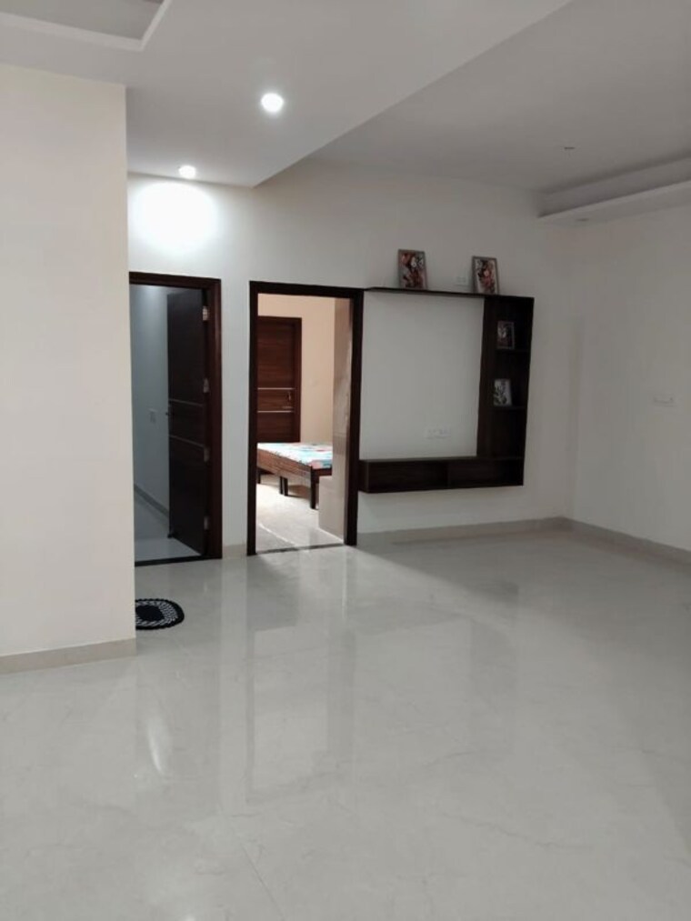 Room, sector 125 3 Bedroom 1350 Sq.Ft. Apartment In Sector 125 Kharar 10539179