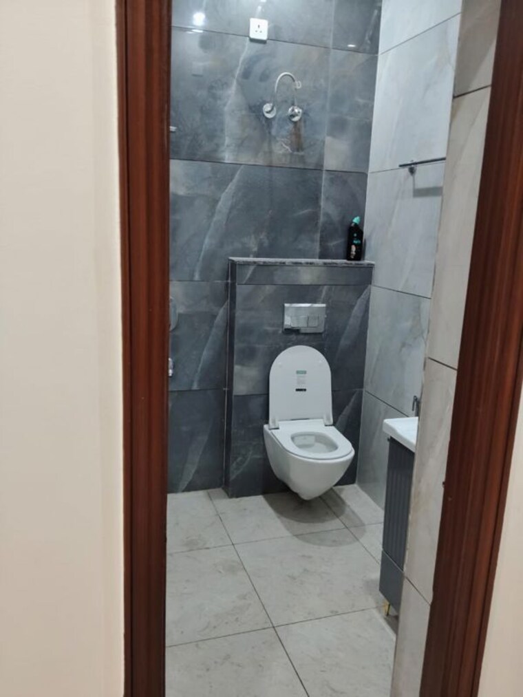 Bathroom, sector 125 3 Bedroom 1350 Sq.Ft. Apartment In Sector 125 Kharar 10539179