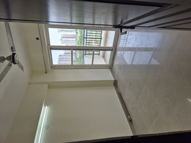 Balcony, sethi-max-royale 2.5 Bedroom 1105 Sq.Ft. Apartment In Sector 76 Noida 10539192