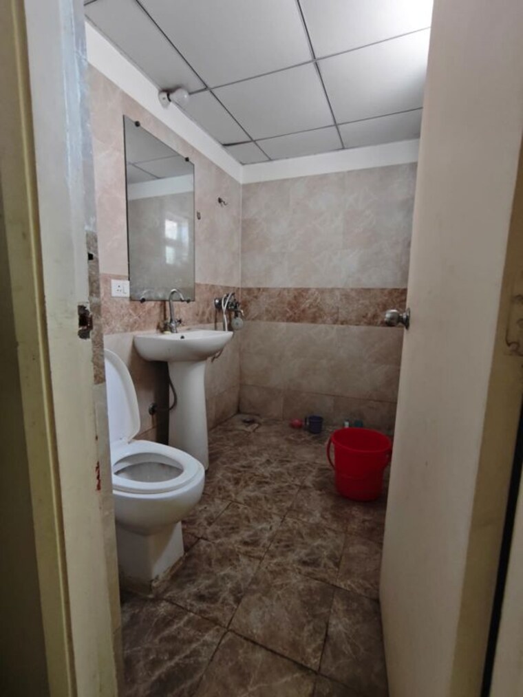 Bathroom, gaurs-siddhartham 2 Bedroom 945 Sq.Ft. Apartment In Siddharth Vihar Ghaziabad 10539201