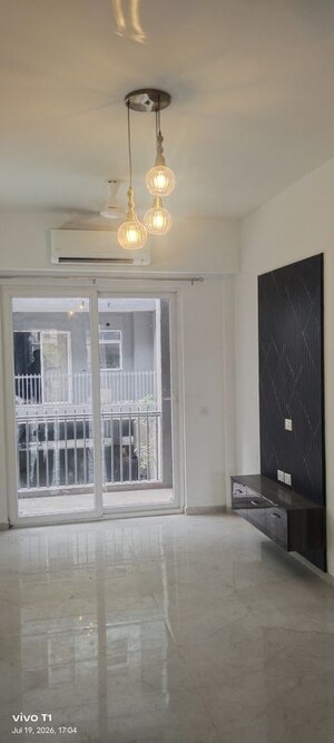 Room in 2 BHK Independent House at Smart World Orchard, Sector 61 – for Rent