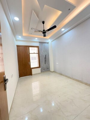Room in 3 BHK Builder Floor at Puri Kohinoor, Sector 89 – for Rent