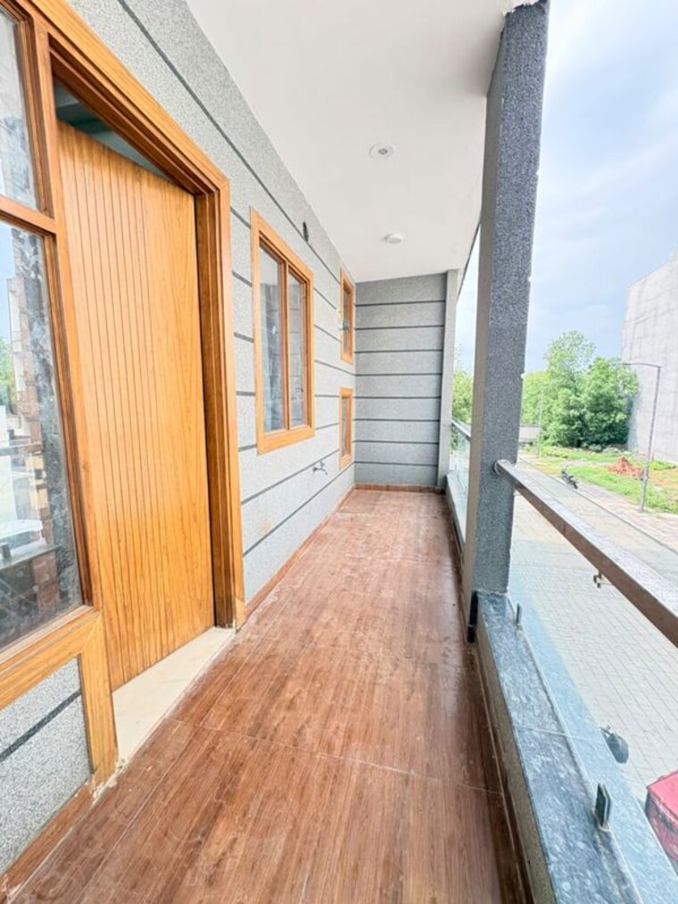 Balcony, puri-kohinoor 3 Bedroom 160 Sq.Yd. Builder Floor In Sector 89 Faridabad 10539242