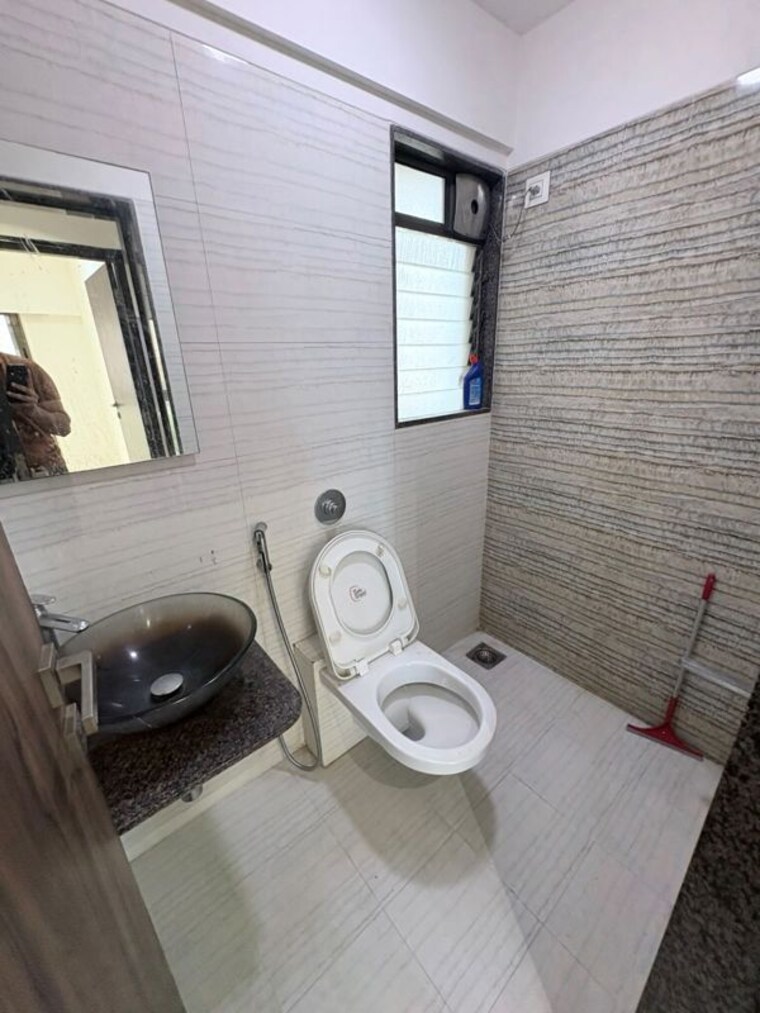 Bathroom, platinum-prive 2 Bedroom 700 Sq.Ft. Apartment In Andheri West Mumbai 10539279
