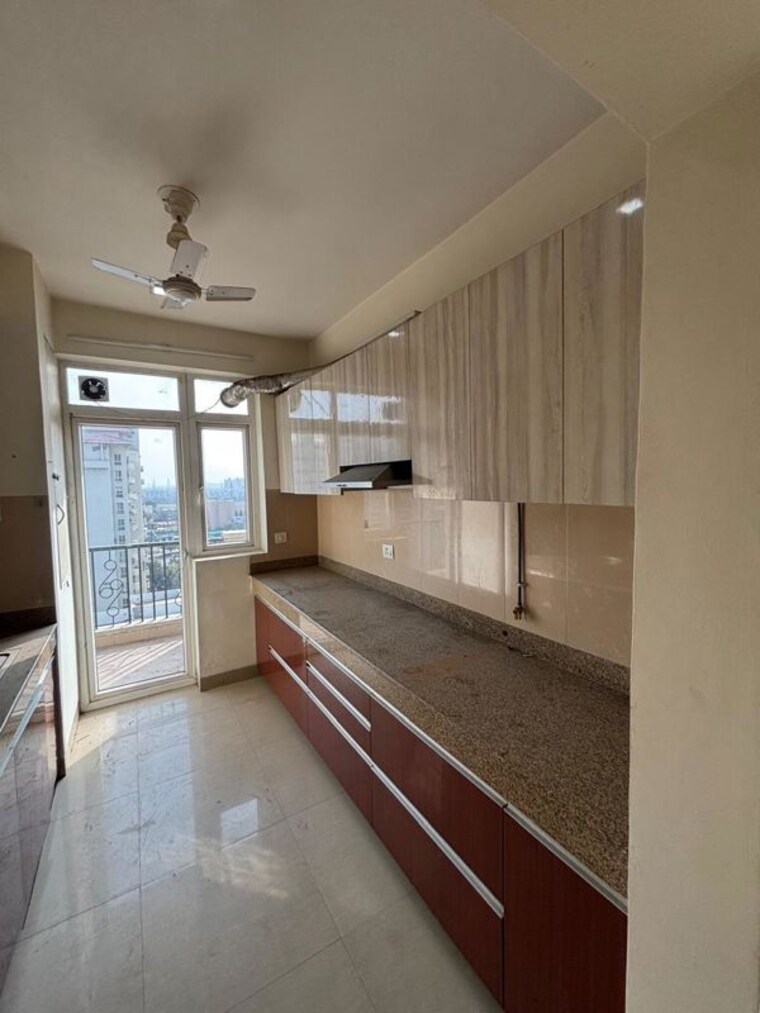 Kitchen, emaar-emerald-estate 3.5 Bedroom 1395 Sq.Ft. Apartment In Sector 65 Gurgaon 10539320