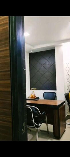 Office Space For Rent in Gulmohar Apartments Hazratganj