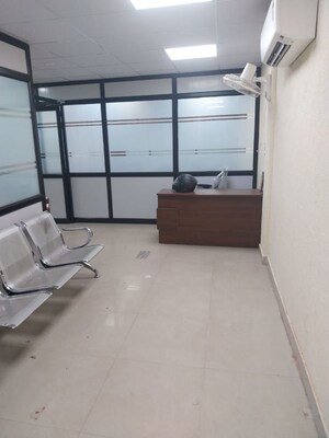 Room in  Office Space at RK Plaza Hazratganj, Hazratganj – for Rent