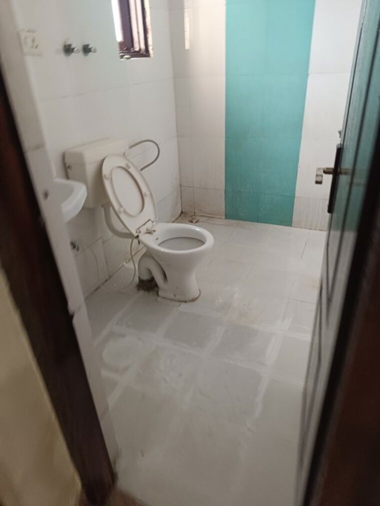 Bathroom, raj nagar 3 Bedroom 1175 Sq.Ft. Apartment In Raj Nagar Ghaziabad 10539426
