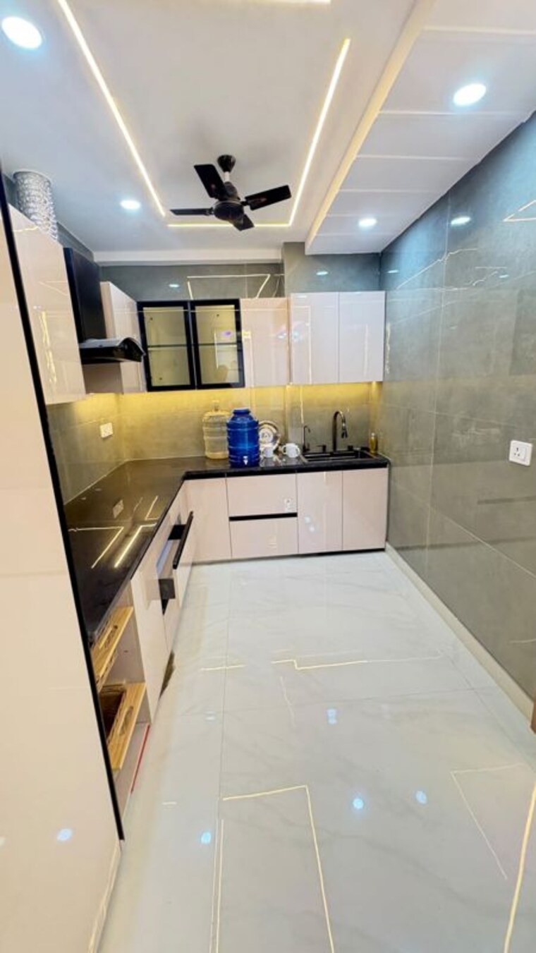 Kitchen, sant nagar 3 Bedroom 200 Sq.Yd. Builder Floor In Sant Nagar Delhi 10539441