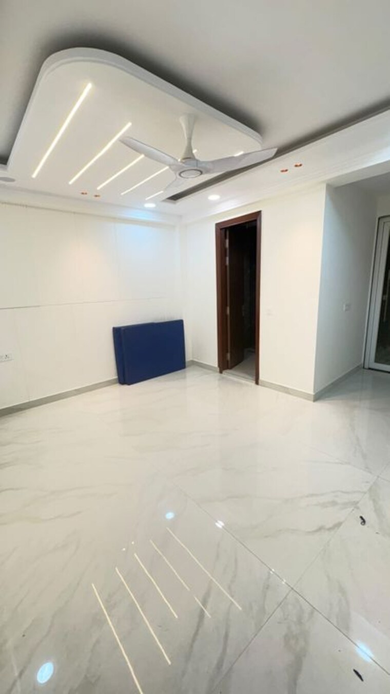 Room, sant nagar 3 Bedroom 200 Sq.Yd. Builder Floor In Sant Nagar Delhi 10539441