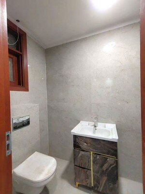 Bathroom in 2 BHK Builder Floor at Palm Residency Chhatarpur, Chattarpur – for Rent