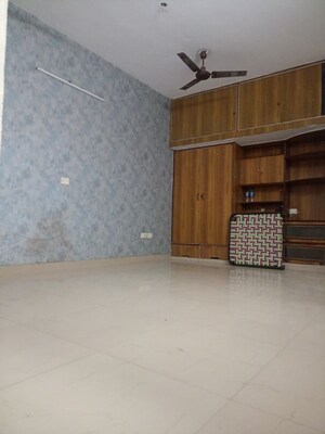 Room in 1 BHK Independent House at Ansal Plaza Sector-23, Sector 23 – for Rent