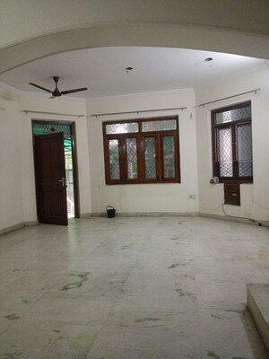 Room in 1 BHK Independent House at Ansal Plaza Sector-23, Sector 23 – for Rent
