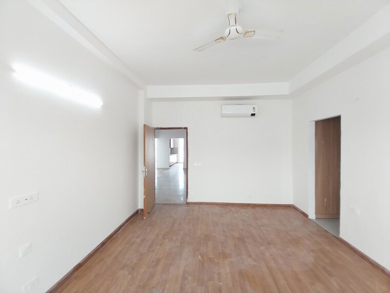 Room, ss-linden 4 Bedroom 2800 Sq.Ft. Builder Floor In Sector 84 Gurgaon 10531560