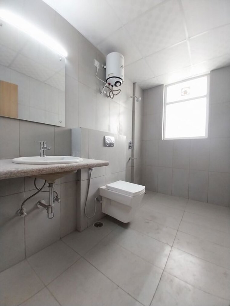 Bathroom, ss-linden 4 Bedroom 2800 Sq.Ft. Builder Floor In Sector 84 Gurgaon 10531560