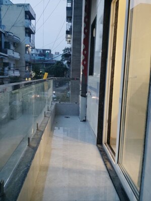 Balcony in 1 RK Builder Floor at Ansal Sushant Lok I, Sector 43 – for Rent
