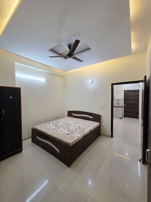 Room in 1 BHK Builder Floor at Sector 40 – for Rent