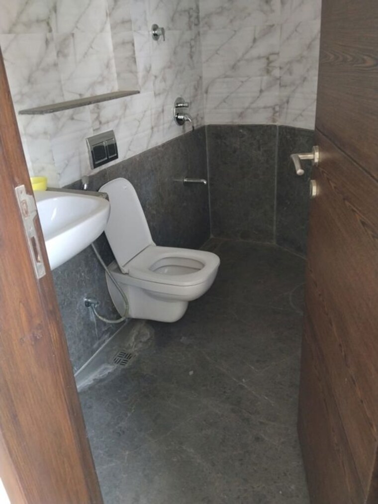 Bathroom, park-grandeur 3.5 Bedroom 1900 Sq.Ft. Apartment In Baner Pune 10539524