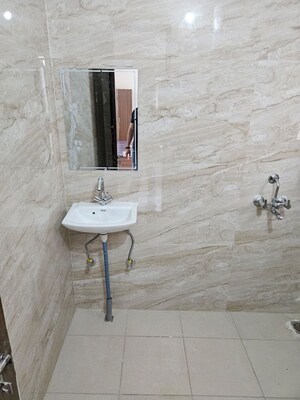 Bathroom in 1 BHK Builder Floor at Sector 40 – for Rent