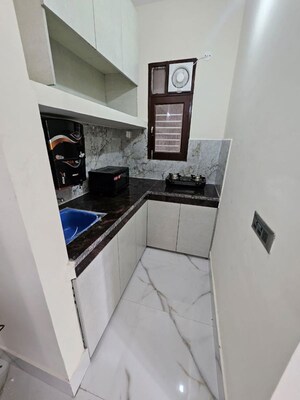 Kitchen in 1 BHK Builder Floor at Sector 40 – for Rent