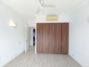 Room in 3 BHK Apartment at Ireo Skyon, Sector 60 – for Sale