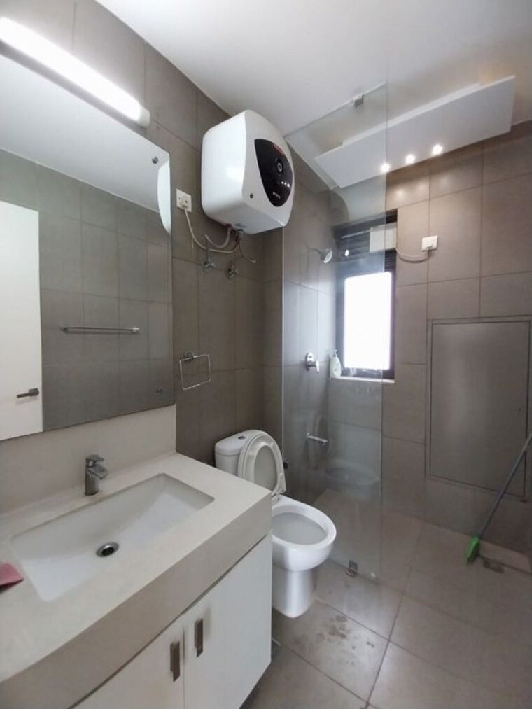 Bathroom, ireo-skyon 3 Bedroom 2045 Sq.Ft. Apartment In Sector 60 Gurgaon 10539530