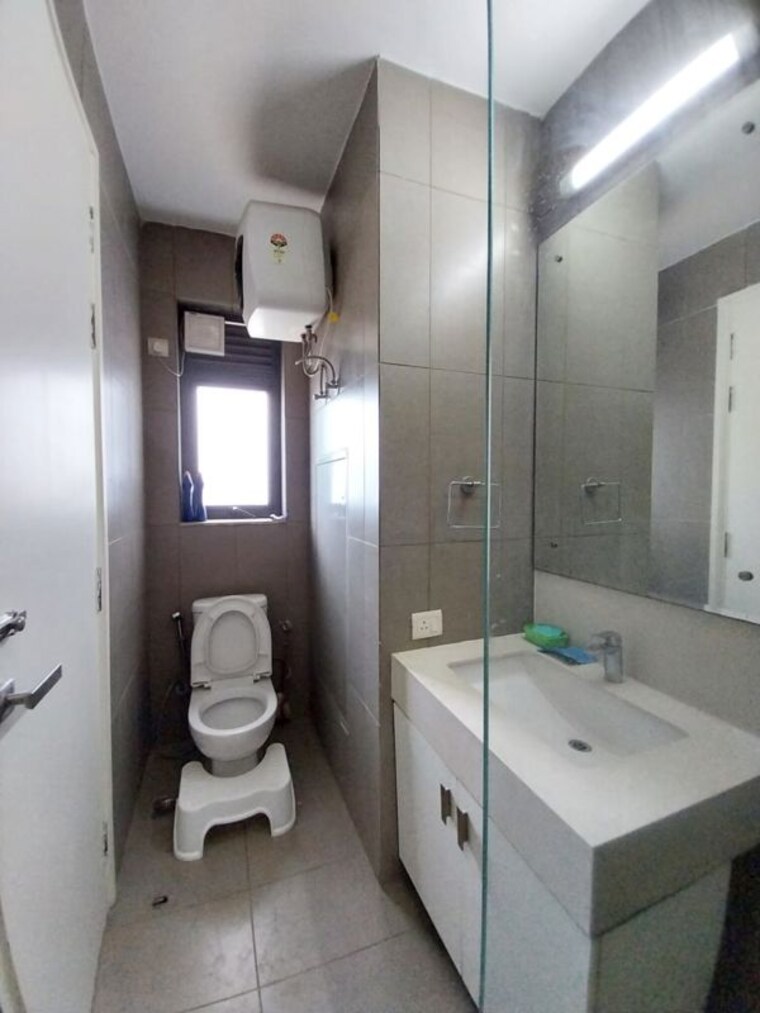 Bathroom, ireo-skyon 3 Bedroom 2045 Sq.Ft. Apartment In Sector 60 Gurgaon 10539530
