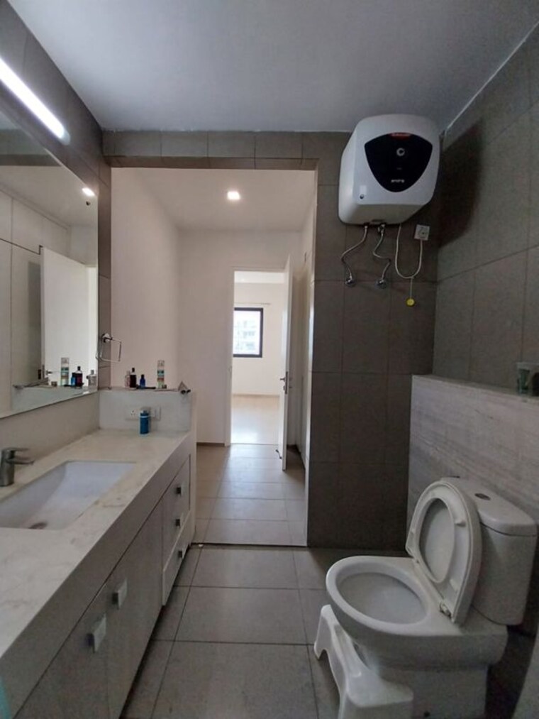 Bathroom, ireo-skyon 3 Bedroom 2045 Sq.Ft. Apartment In Sector 60 Gurgaon 10539530