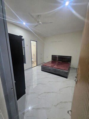 Room in 1 BHK Builder Floor at Sector 40 – for Rent