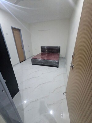 Room in 1 BHK Builder Floor at Sector 40 – for Rent