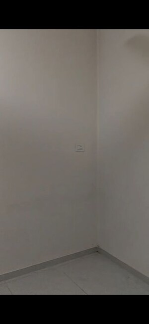 Furnished Amenities in 2.5 BHK Apartment at Bharat Arize, Goregaon West – for Rent