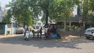 Parking in  Warehouse at Kalash Plaza Aliganj, Aliganj – for Rent