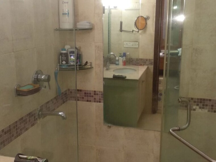 Bathroom, oberoi-springs 3 Bedroom 1250 Sq.Ft. Apartment In Andheri West Mumbai 10539639