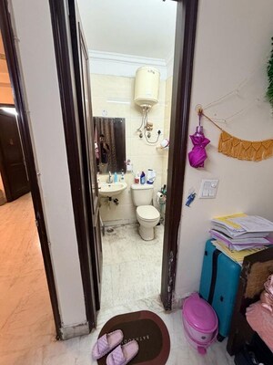 Attached Bathroom in 2 BHK Builder Floor at Old Rajinder Nagar – for Sale