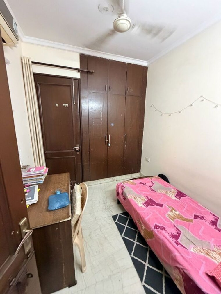 Bedroom, old rajinder nagar 2 Bedroom 88 Sq.Yd. Builder Floor In Old Rajinder Nagar Delhi 10539661