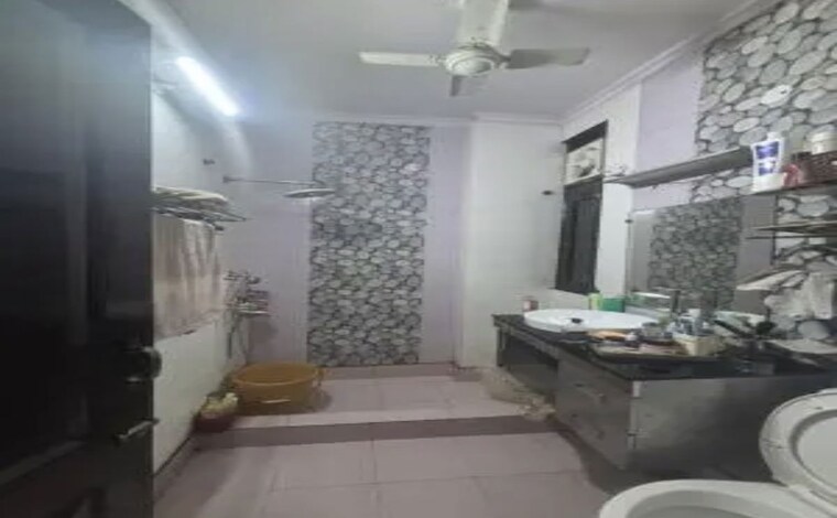 Bathroom, new rajinder nagar 3 Bedroom 1152 Sq.Ft. Builder Floor In New Rajinder Nagar Delhi 10539688