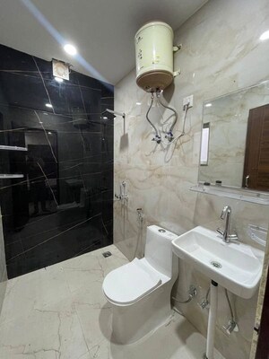 Attached Bathroom in 1 BHK Builder Floor at Sector 38 – for Rent