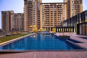 Swimming Pool in 5 BHK Apartment at Indiabulls Enigma, Sector 110 – for Sale