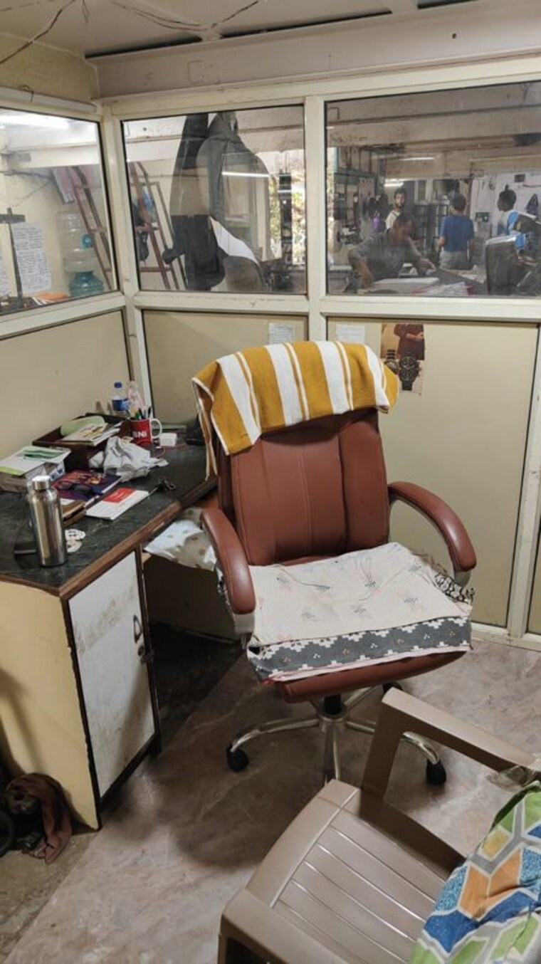 Team Area, shah-building Commercial Office Space 300 Sq.Ft. In Matunga Mumbai 10539741