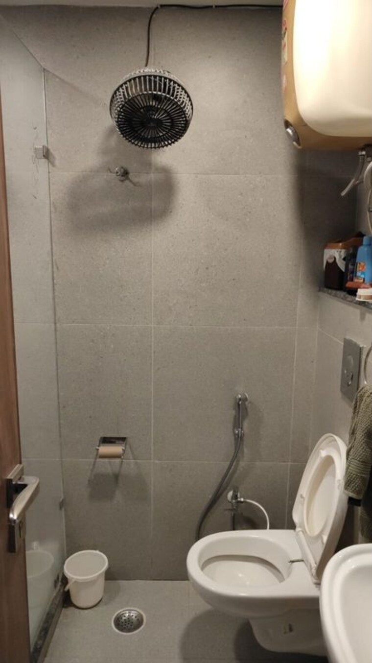 Bathroom, gtb enclave 3 Bedroom 208 Sq.Ft. Builder Floor In Gtb Enclave Delhi 10539780