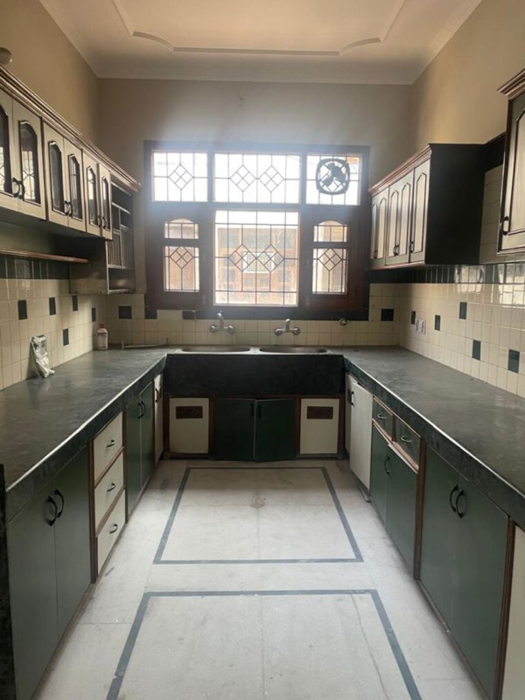 Kitchen, sector 7 2.5 Bedroom 2500 Sq.Ft. Builder Floor In Sector 7 Panchkula 10539779