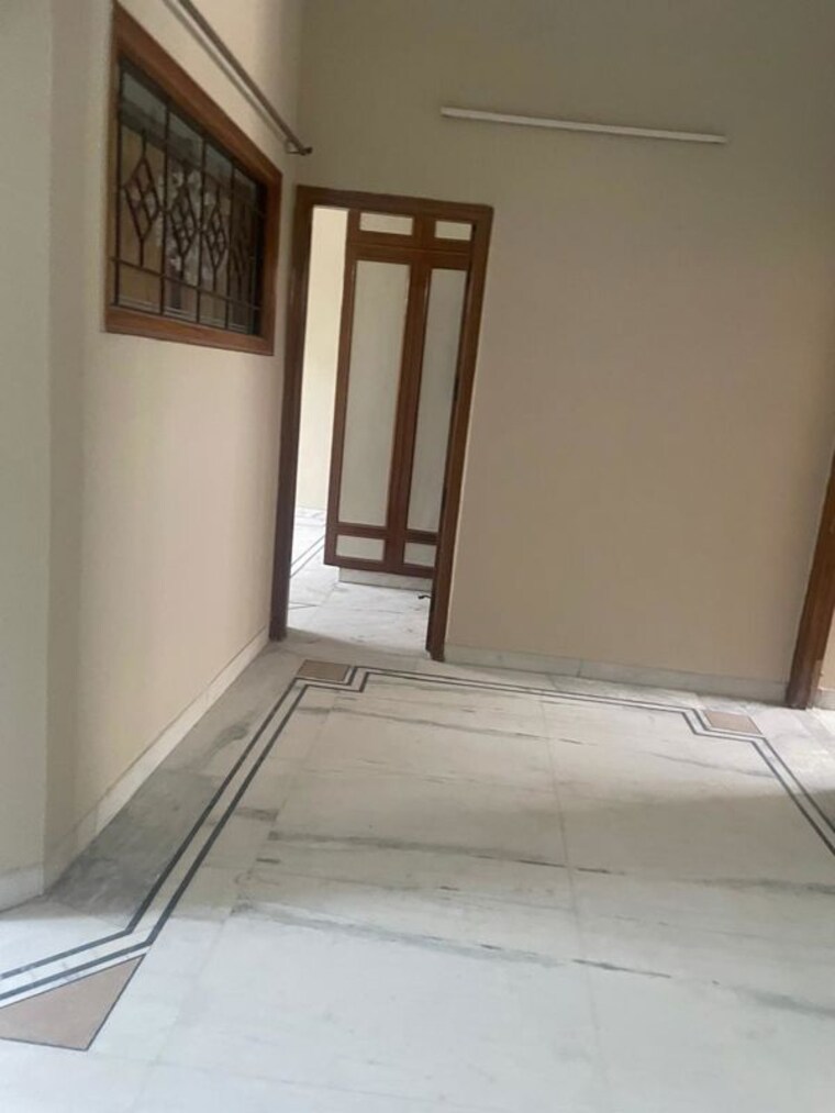 Room, sector 7 2.5 Bedroom 2500 Sq.Ft. Builder Floor In Sector 7 Panchkula 10539779