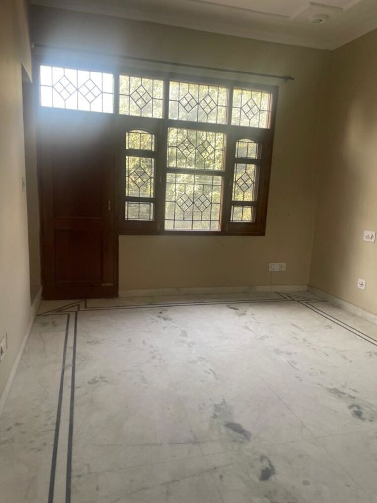 Room, sector 7 2.5 Bedroom 2500 Sq.Ft. Builder Floor In Sector 7 Panchkula 10539779